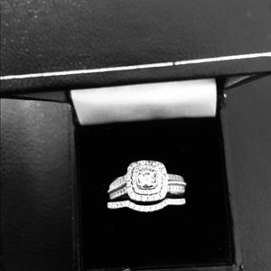 Beautiful platinum diamond ring wedding set